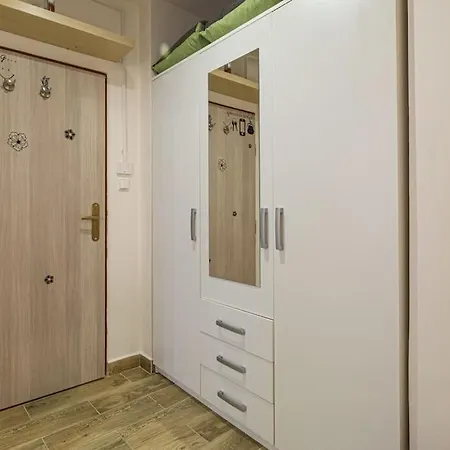Cozy Basement Flat, Skyshowtime, 3 Minutes To Center Lägenhet
