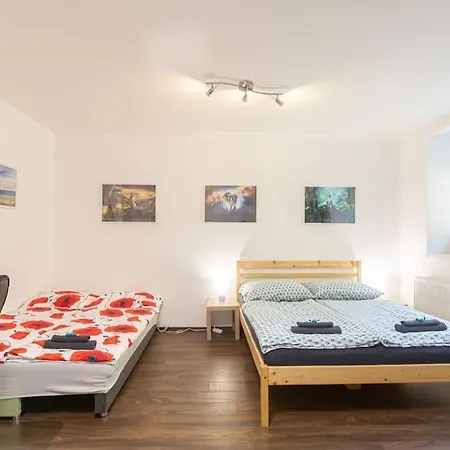 Lägenhet Cozy Basement Flat, Skyshowtime, 3 Minutes To Center Prag