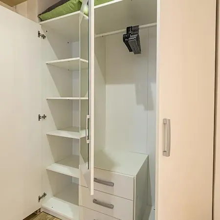 Cozy Basement Flat, Skyshowtime, 3 Minutes To Center Lägenhet *