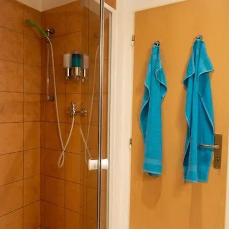 Cozy Basement Flat, Skyshowtime, 3 Minutes To Center Lägenhet *