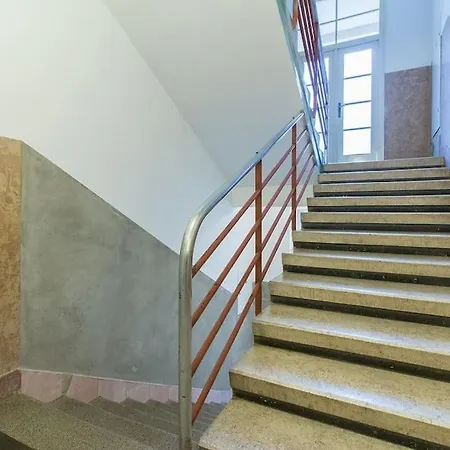 Cozy Basement Flat, Skyshowtime, 3 Minutes To Center *