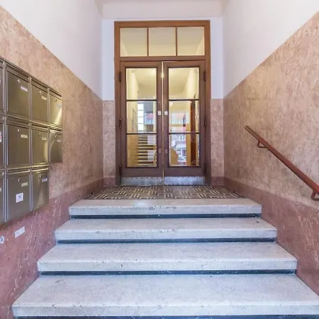 Appartement Cozy Basement Flat, Skyshowtime, 3 Minutes To Center *