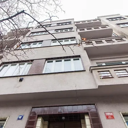 Cozy Basement Flat, Skyshowtime, 3 Minutes To Center
