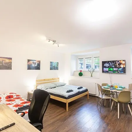 Cozy Basement Flat, Skyshowtime, 3 Minutes To Center Prague