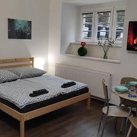 Cozy Basement Flat, Skyshowtime, 3 Minutes To Center
