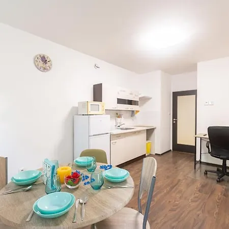Cozy Basement Flat, Skyshowtime, 3 Minutes To Center