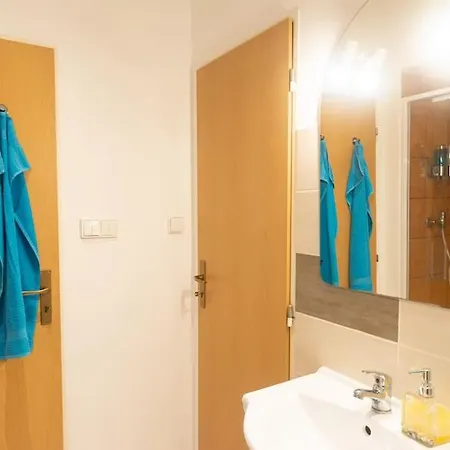 Cozy Basement Flat, Skyshowtime, 3 Minutes To Center